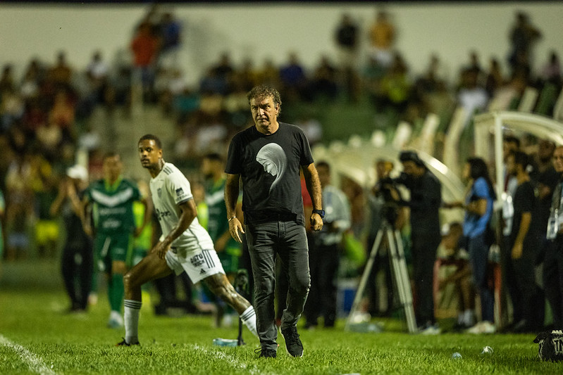 Cuca comandando a equipe na vitória sobre o Tocantinópolis