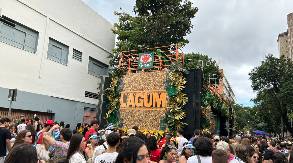 bloco lagum na avenida