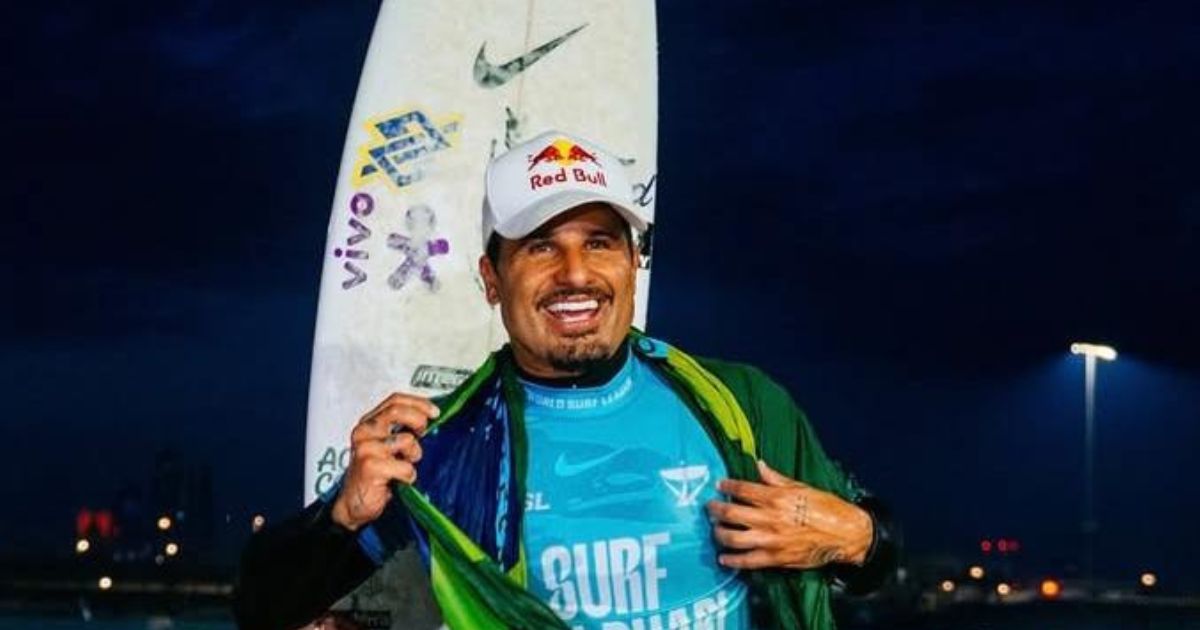 Ítalo Ferreira, após sagrar-se campeão da etapa da WSL em Abu Dhabi.