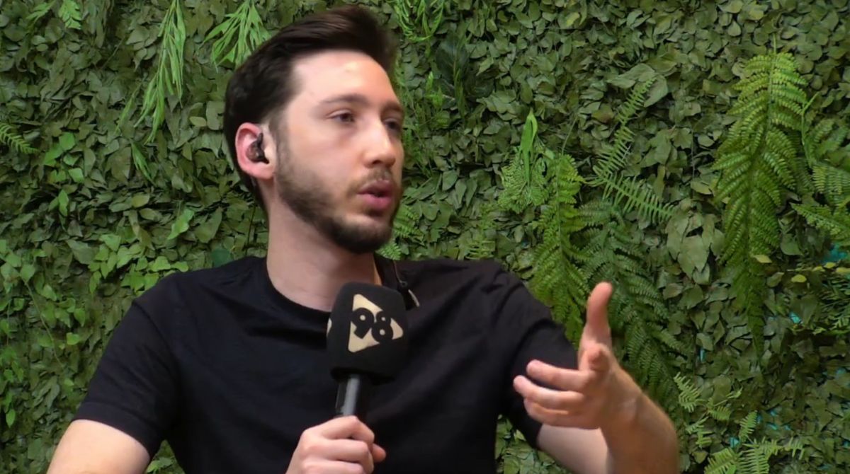 Renato Paim conversa com os comentaristas do 98 Esportes sobre o futebol brasileiro na Europa
