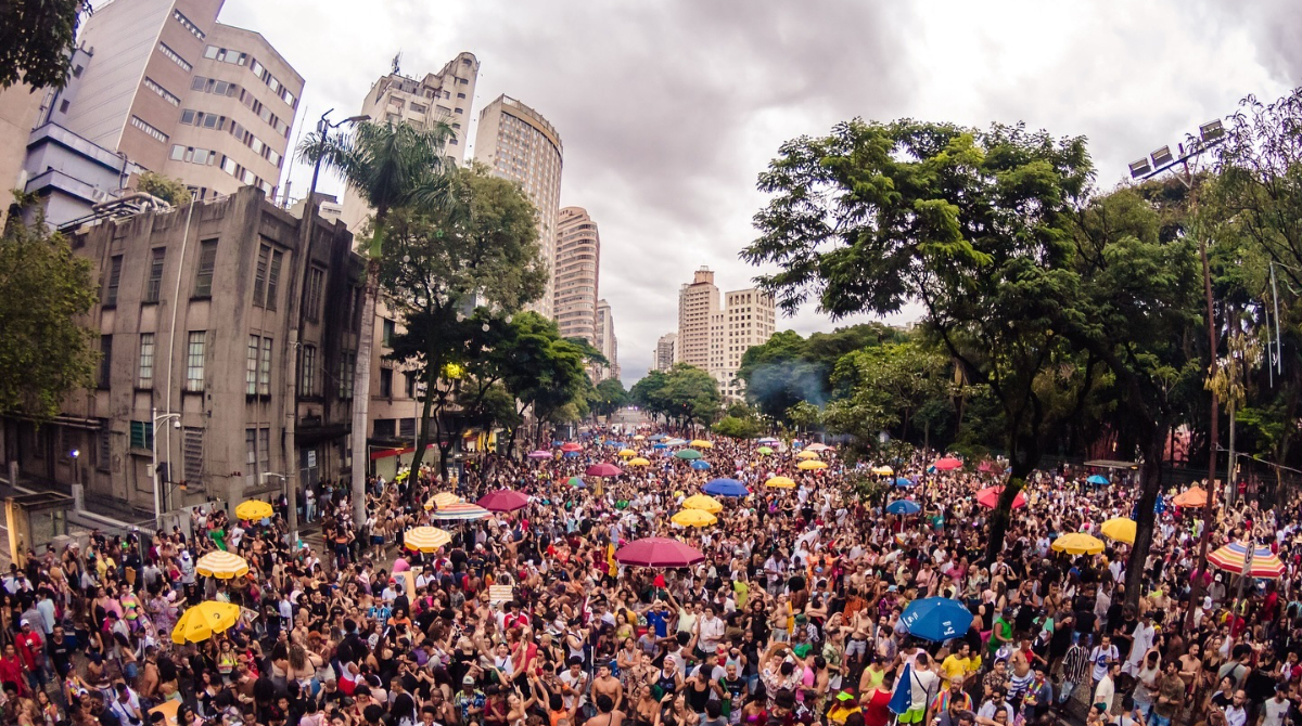 Imagem aérea do bloco @bsurda