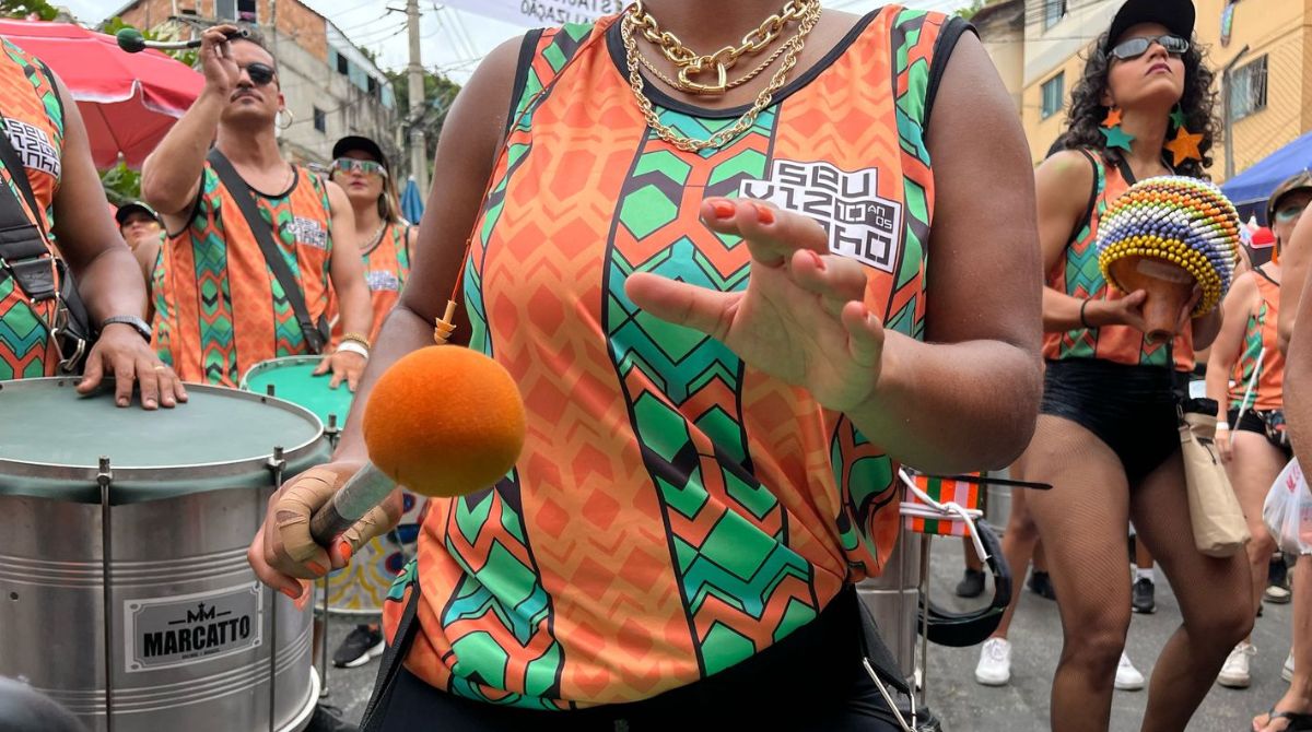 Pessoas em bloco de Carnaval em Belo Horizonte