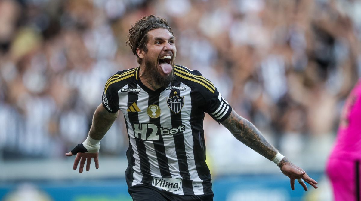 Galo atropela o América