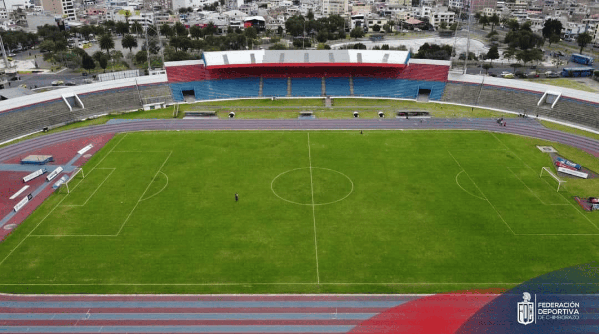 Imagem aérea do Estádio Olímpico de Riobamba