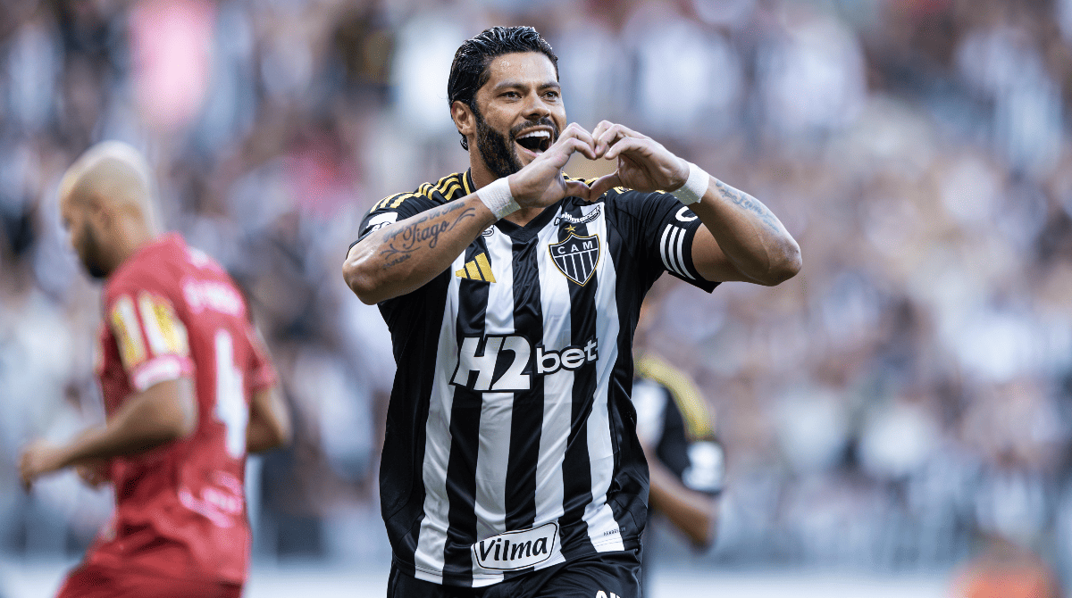 Hulk comemora gol marcado pelo Atlético