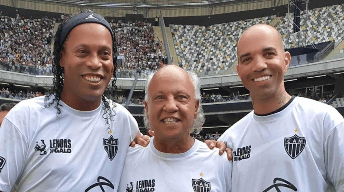 Ronaldinho, Reinaldo e Diego Tradelli durante evento de inauguração da Arena MRV