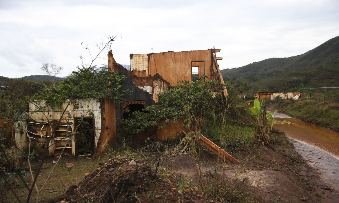 Casa em Bento Rodrigues, distrito de Mariana, que foi atingido pelo rompimento da barragem de Fundão