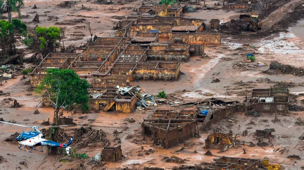 Destruição pela lama da Barragem de Fundão