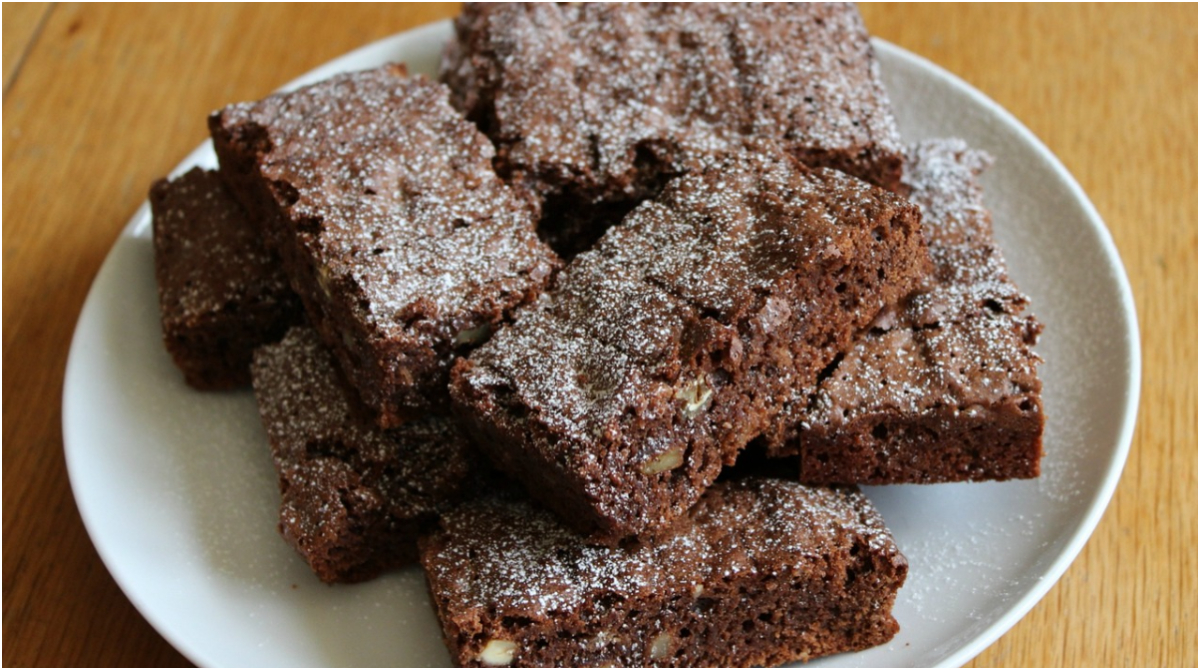 pedaços de brownie