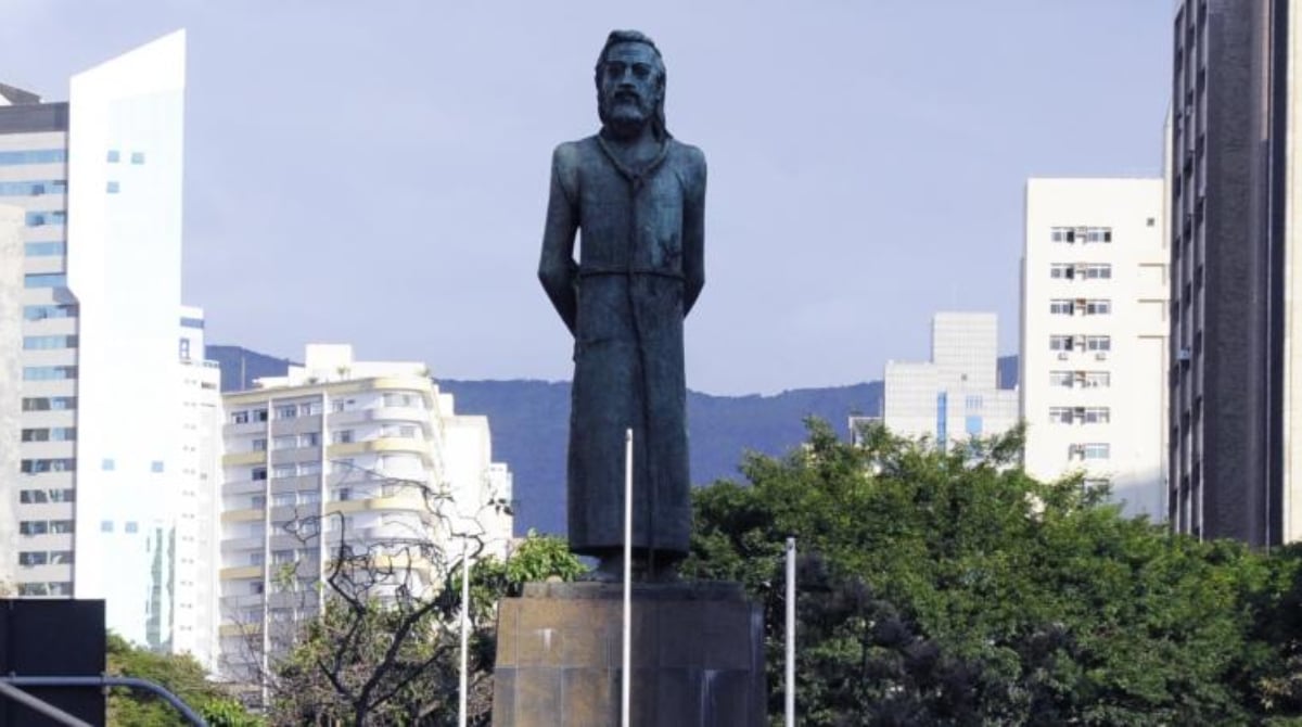 estátua do tiradentes em bh