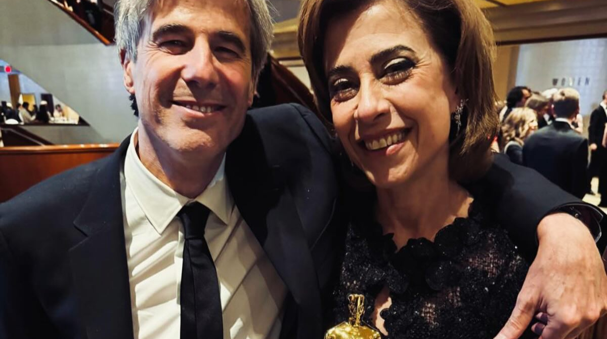 Fernanda Torres e Walter Salles comemoram o Oscar para Ainda Estou Aqui