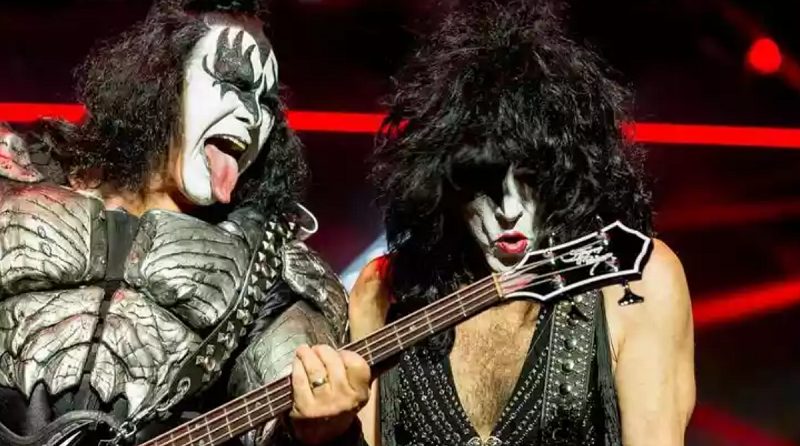 Banda Kiss durante show no palco