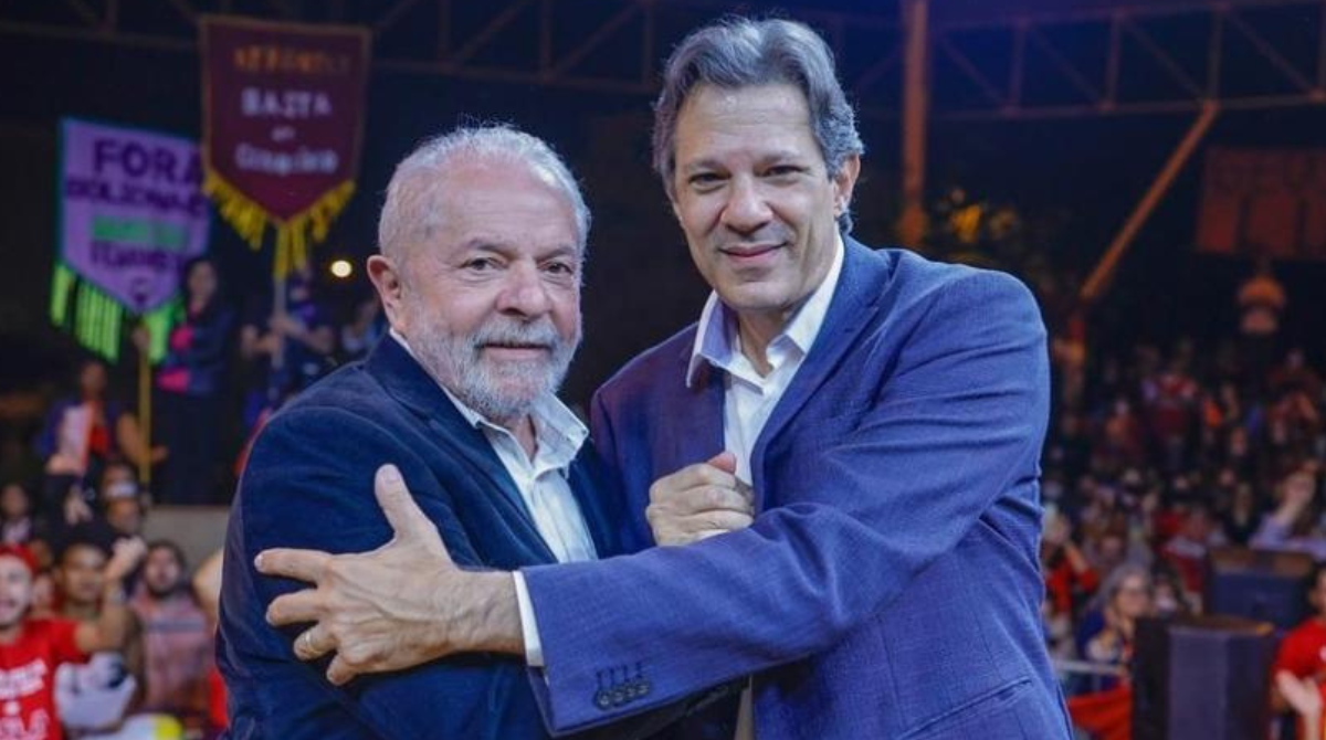 lula e haddad abraços