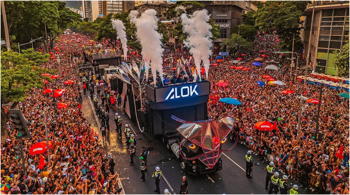 multidão no bloco do alok