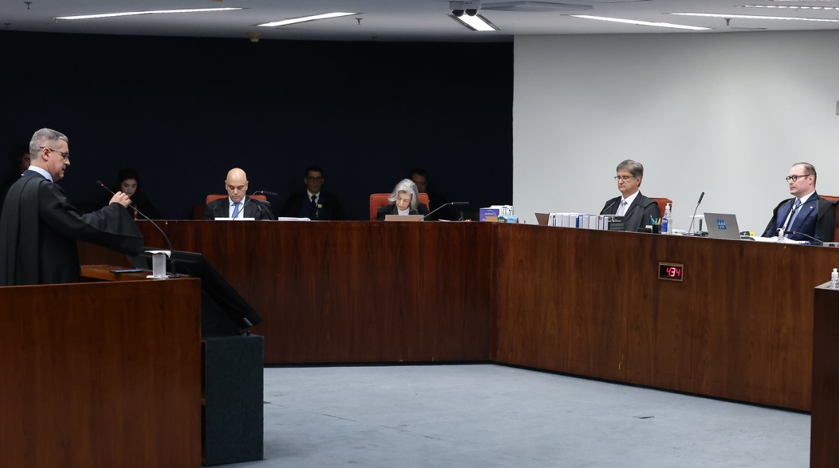Sessão da Primeira Turma do STF durante julgamento de Bolsonaro