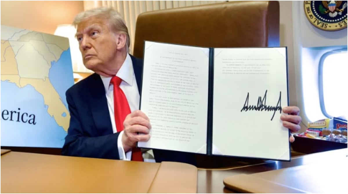 donald trump segurando documento