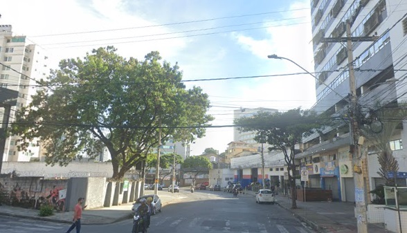 Avenida Alberto Cintra, no Bairro Cidade Nova