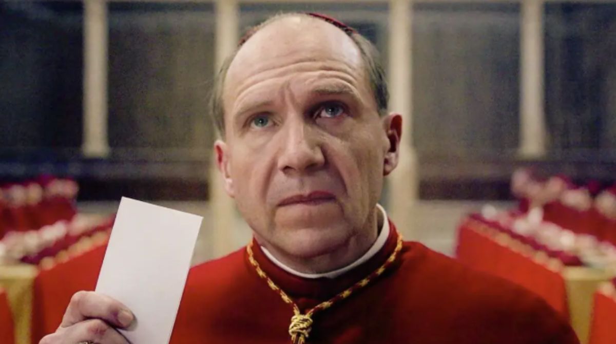cena do filme 'Conclave'.