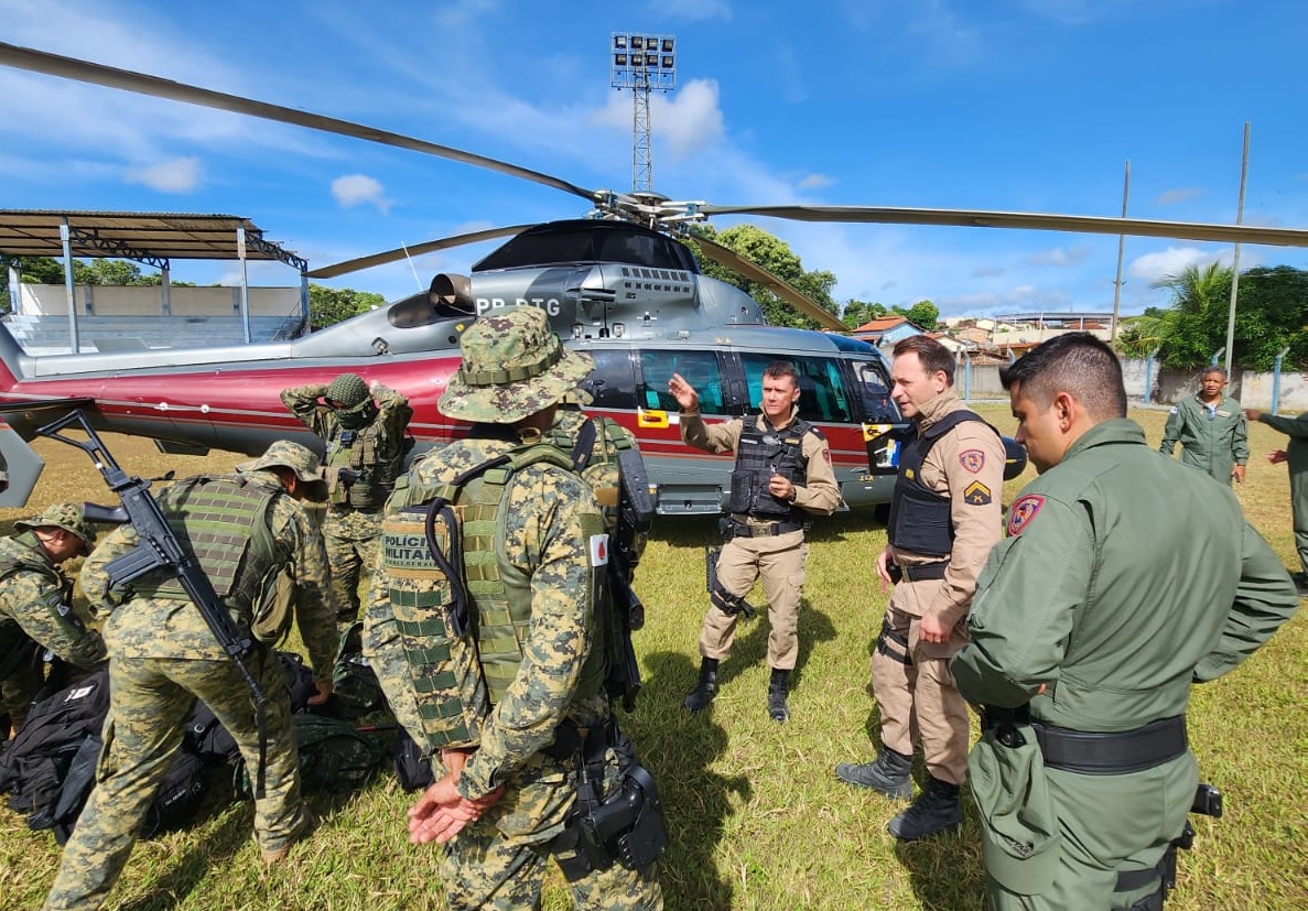 O BOPE e o Comando de Aviação de Minas ajudam nas buscas dos criminosos