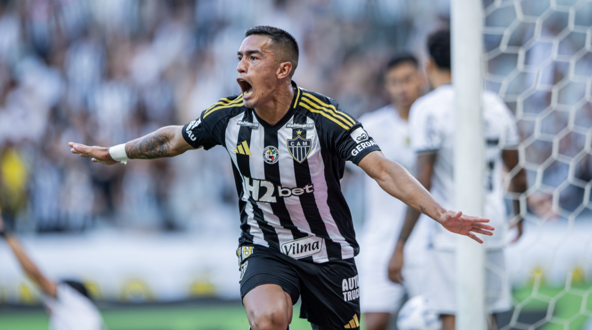 cuello comemorando o gol