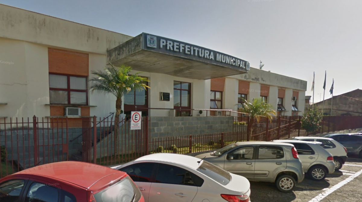 fachada da prefeitura de pouso alegre