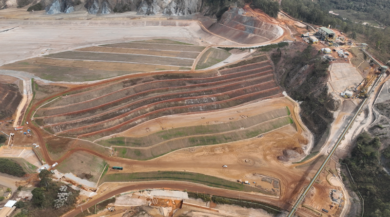 Imagem aérea de uma pilha de rejeito