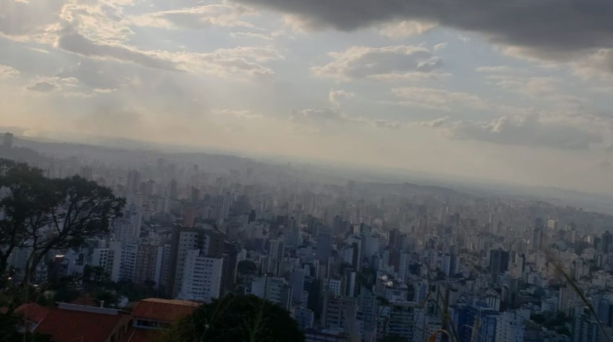 Céu nublado em BH