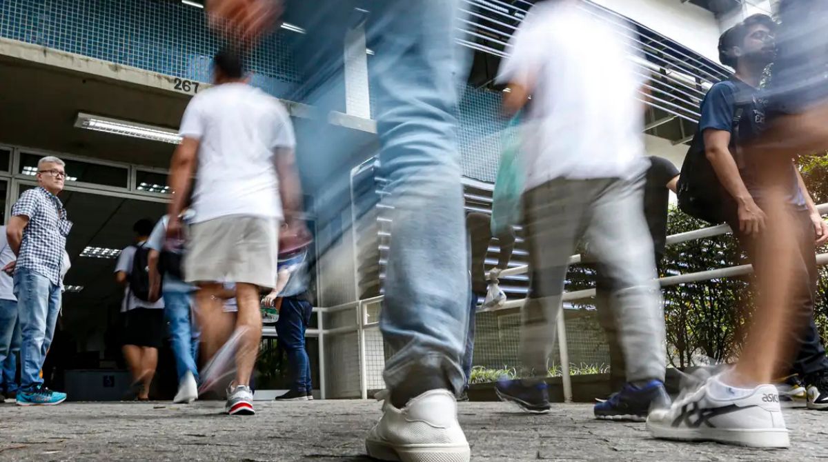 Alunos entrando na prova do Enem