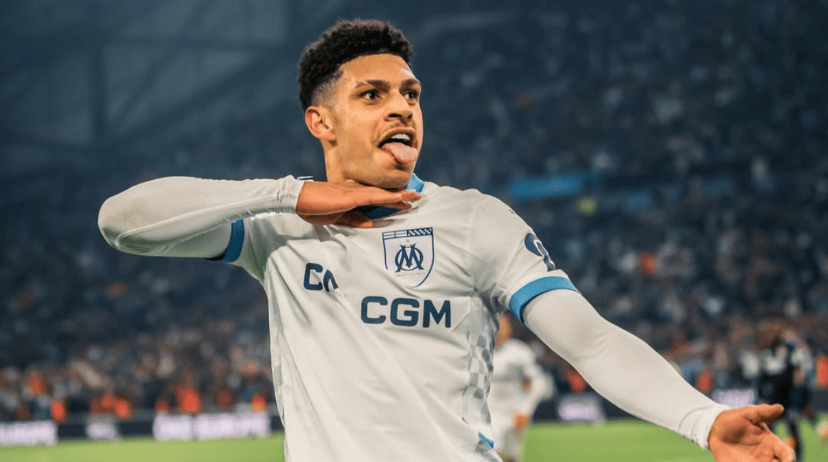 Luis Henrique comemora gol pelo Olympique de Marseille