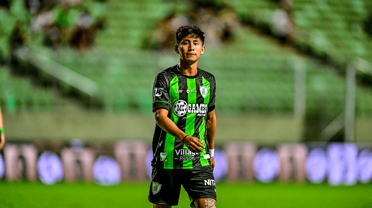 Atacante Miguelito, durante partida do América pela Série B