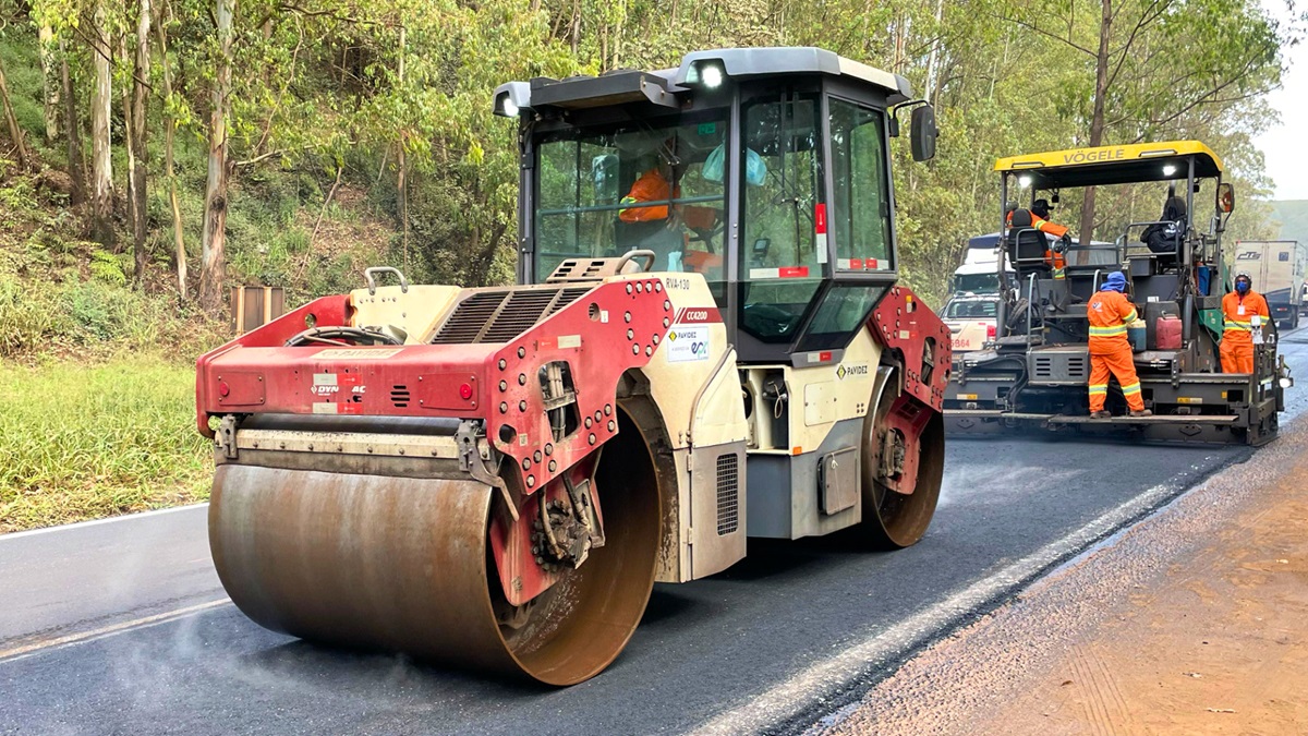 Operários fazem obras na BR-040
