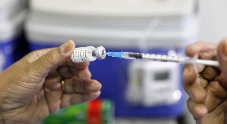 Vacina contra a dengue aplicada em postos de saúde de BH