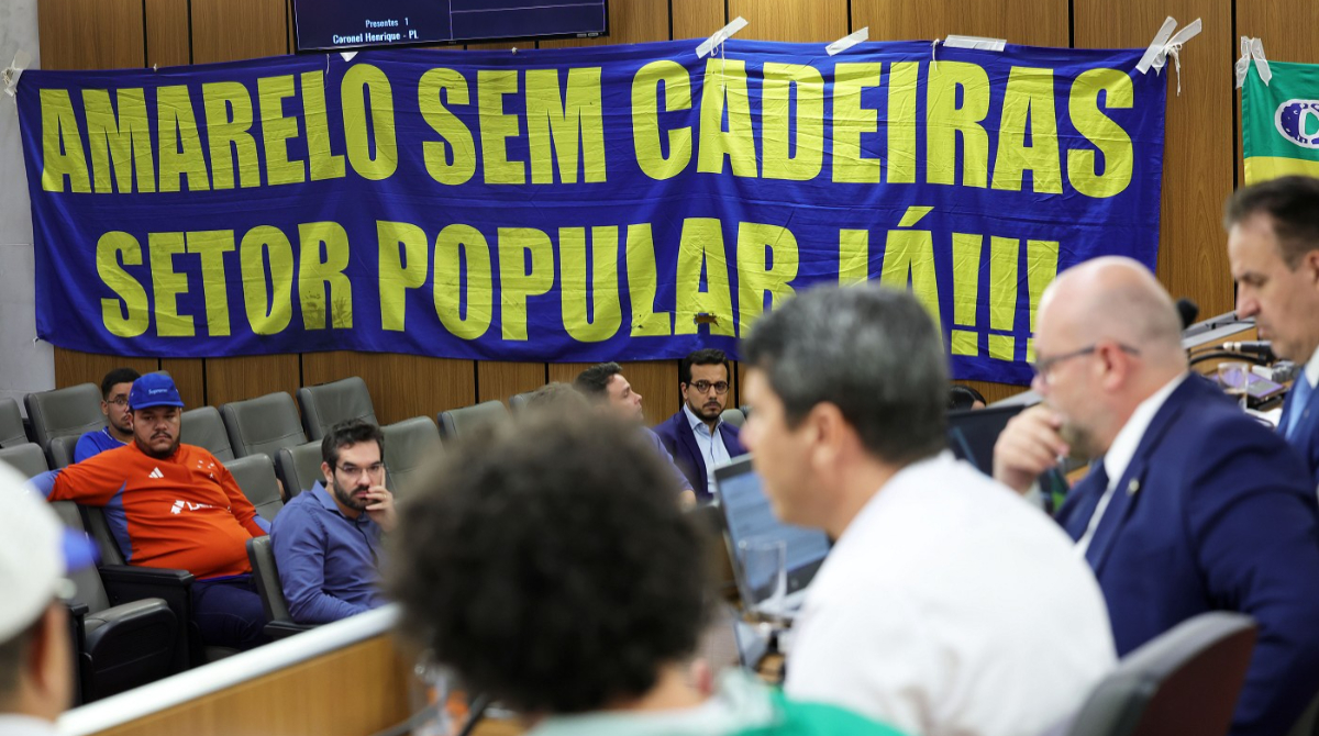 faixa do movimento Amarelo Sem Cadeiras na ALMG