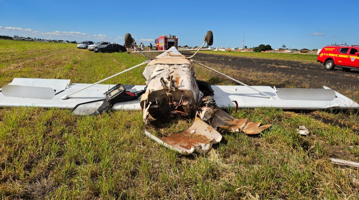 avião após pouso de emergência