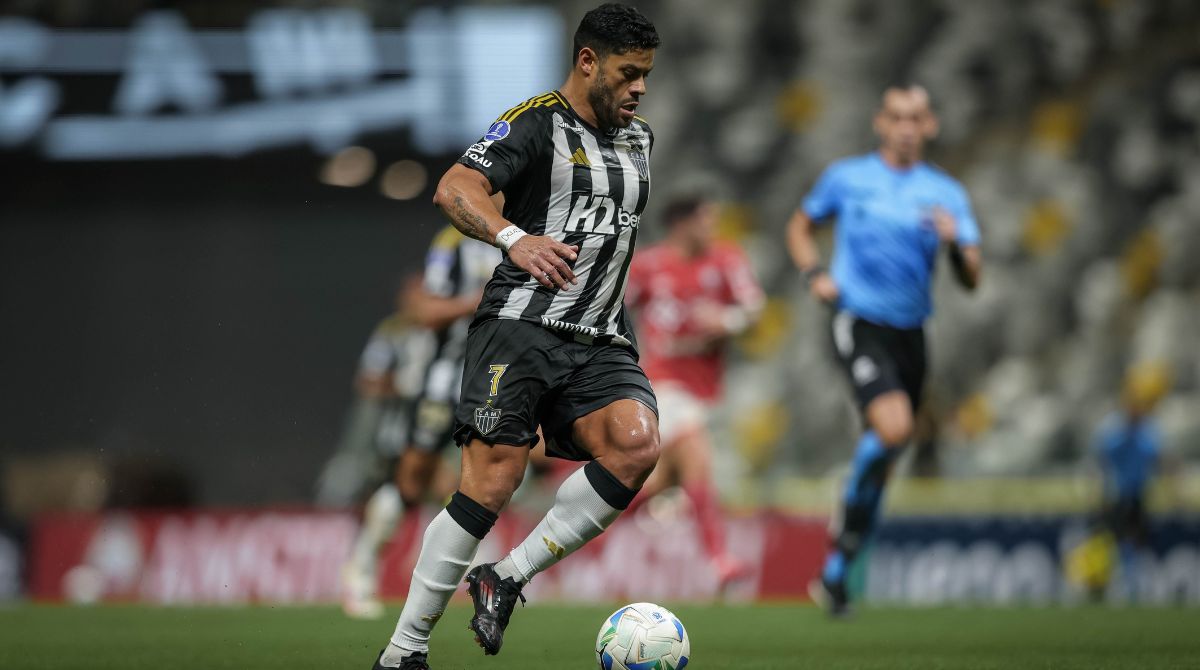 Hulk atua em partida entre Atlético e Cienciano pela Sul-americana