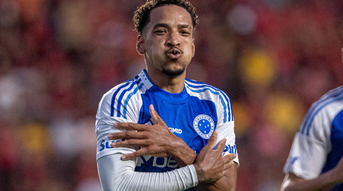 matheus pereira comemorando