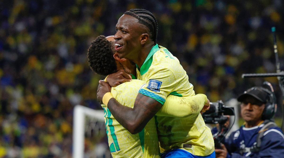 Vini Jr comemora gol na vitória contra o Paraguai