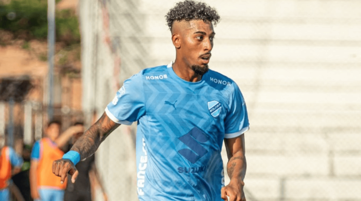 Fábio Gomes durante partida na Bolívia