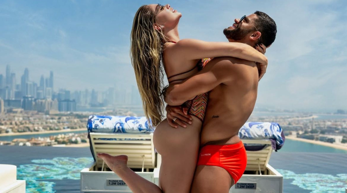 Hulk e a esposa Camila durante férias em Dubai