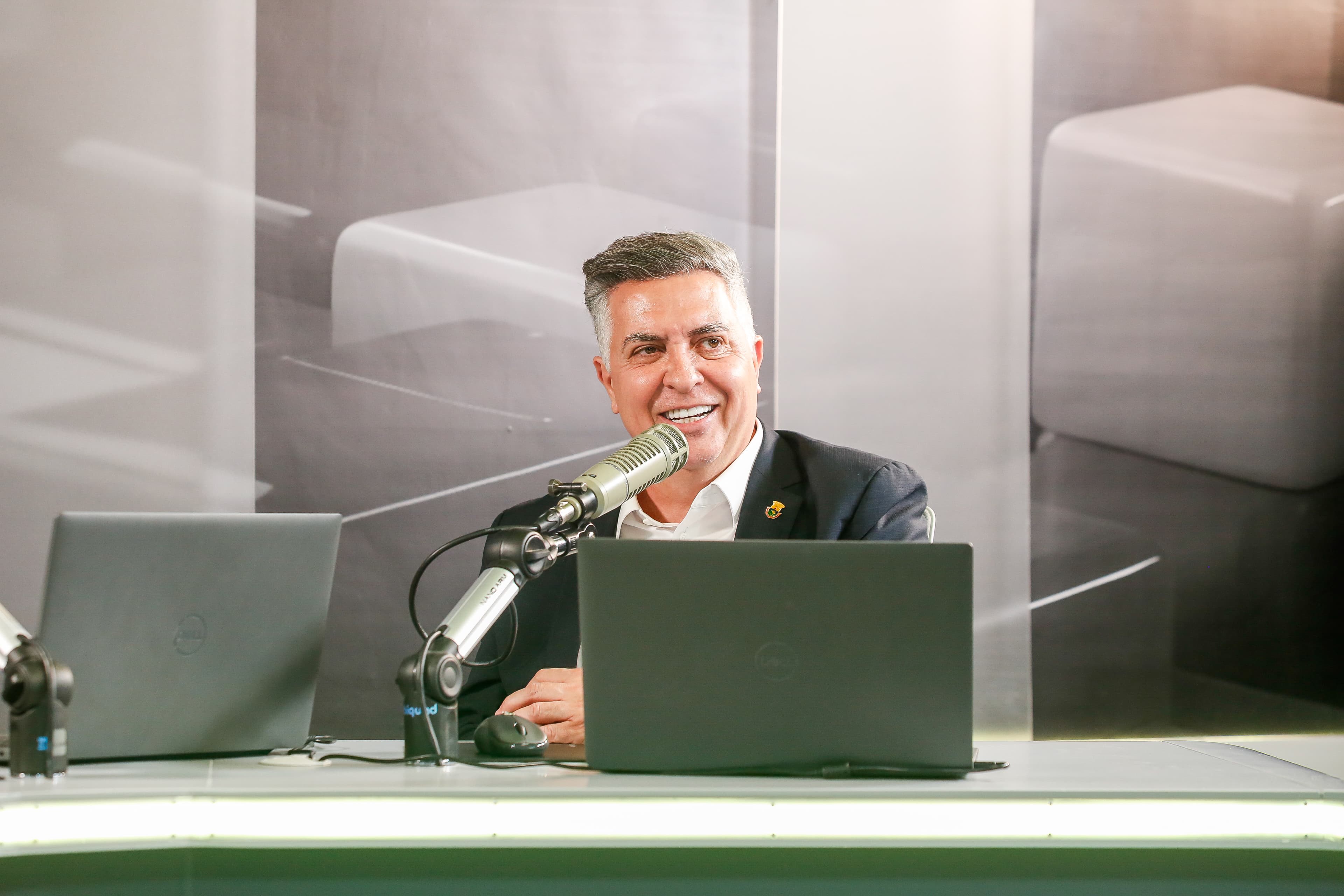 Prefeito Álvaro Damião no estúdio da 98 News.