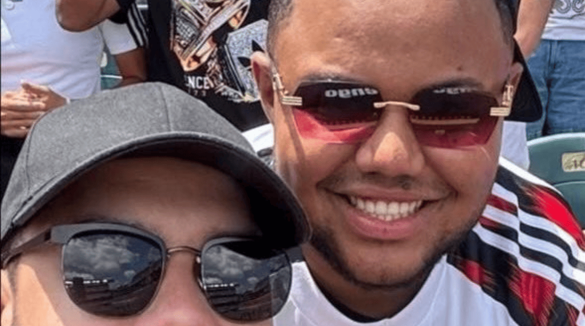 Influencer Brabo Gordinho com a camisa do Flamengo no Mundial