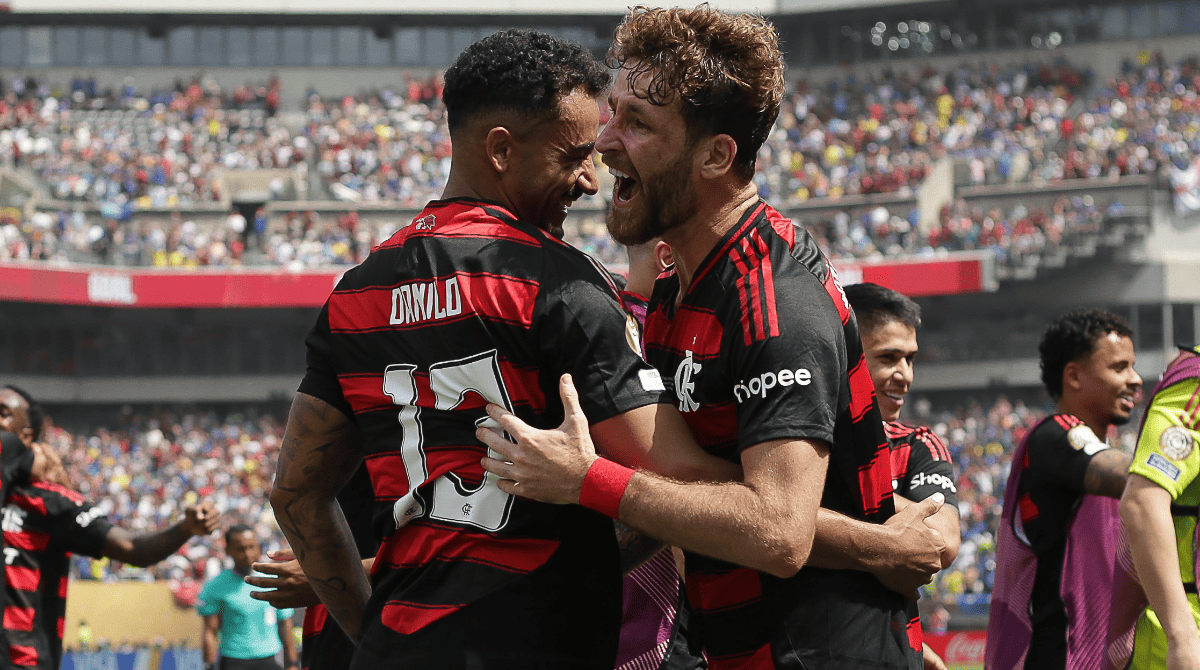 Jogadores do Flamengo comemoram gol da vitória sobre o Chelsea