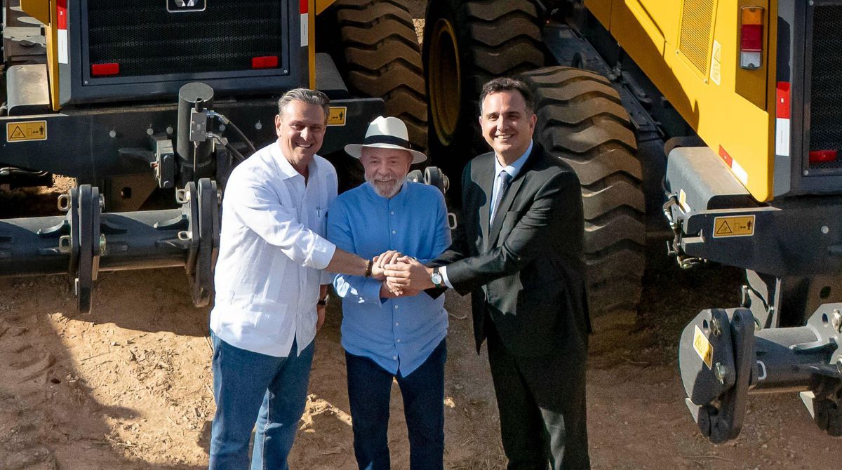 Lula durante entrega de máquinas agrícolas a municípios mineiros
