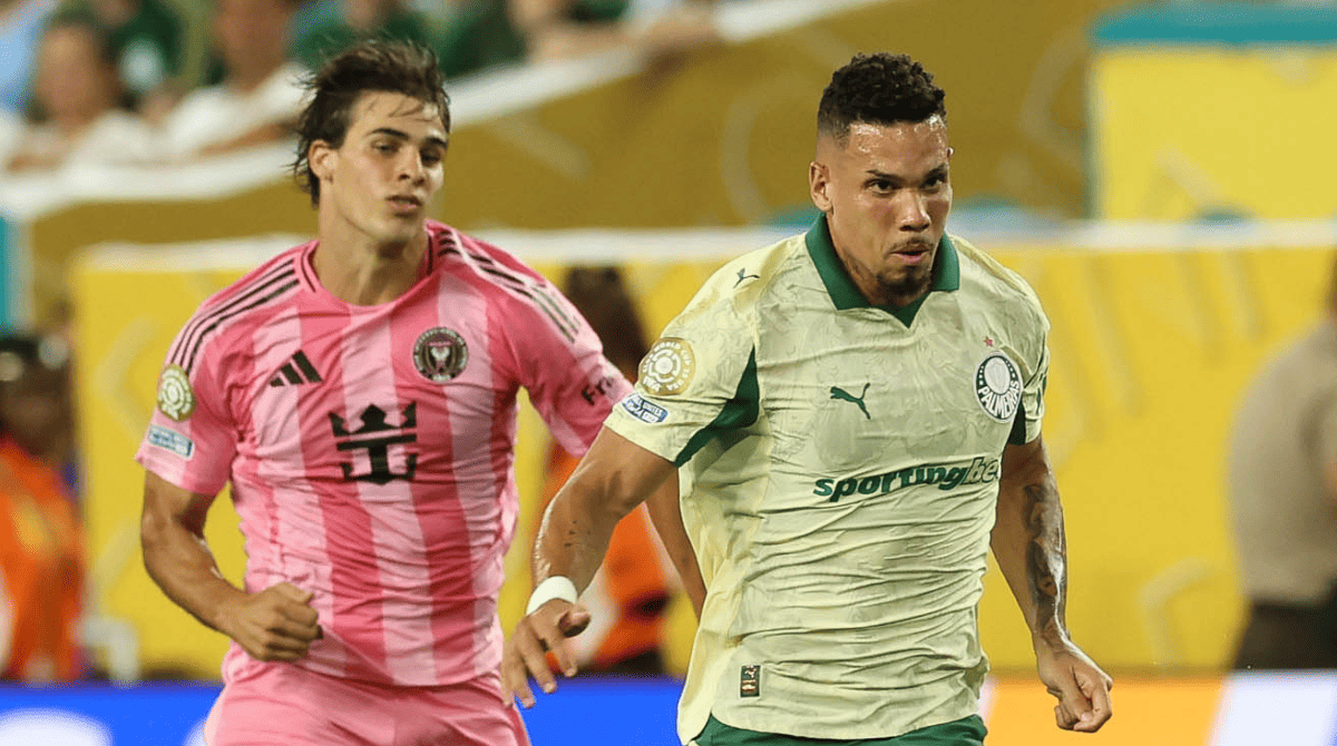 Paulinho em ação pelo Palmeiras no Mundial
