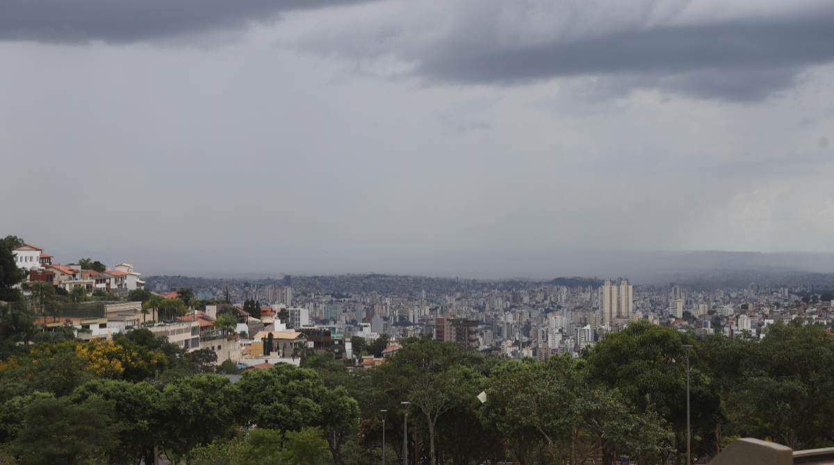 céu nublado em belo horizonte
