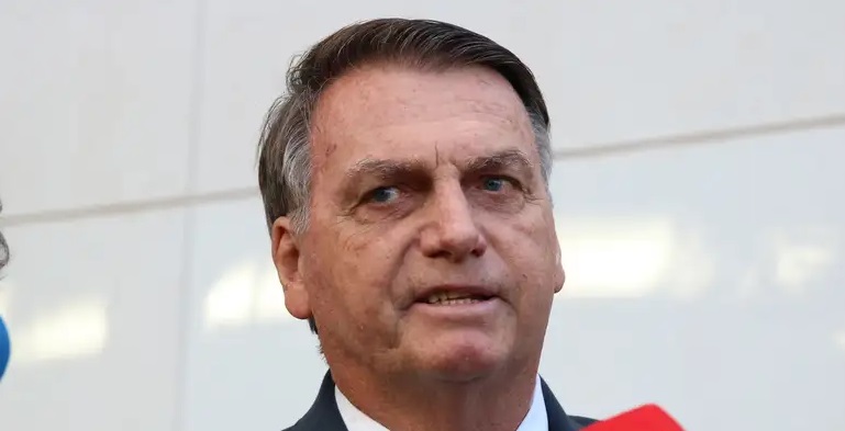 Bolsonaro concede entrevista