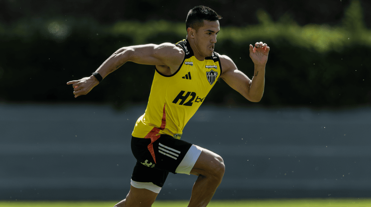 Cuello correndo durante treino do Atlético
