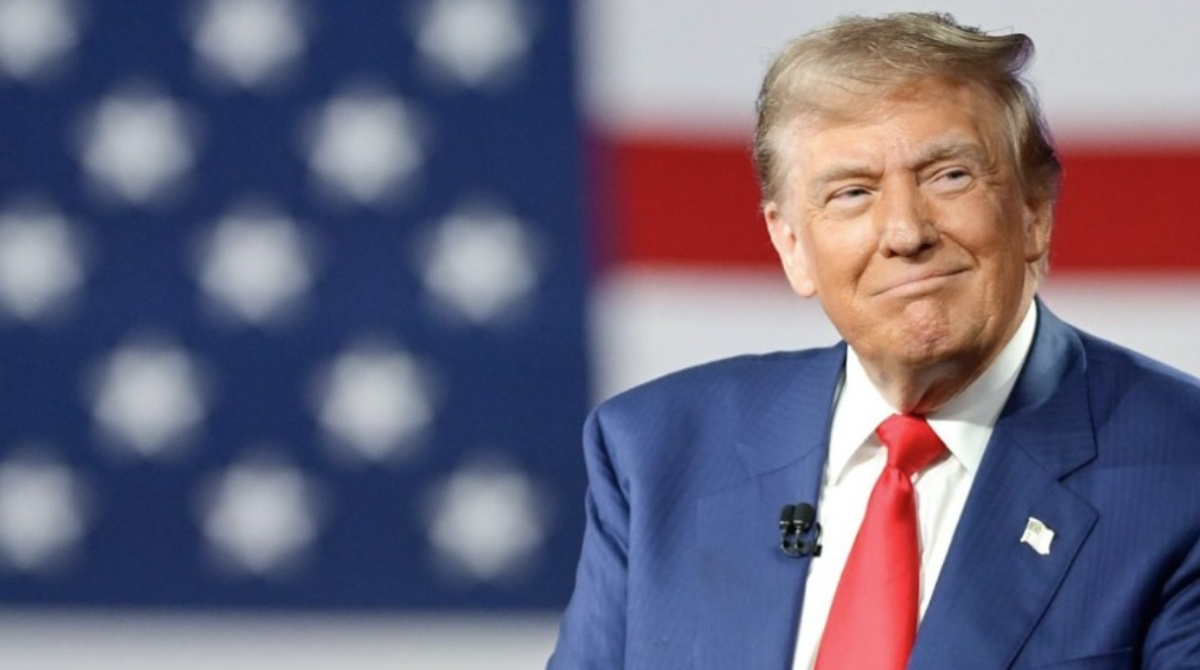 Trump e bandeira americana