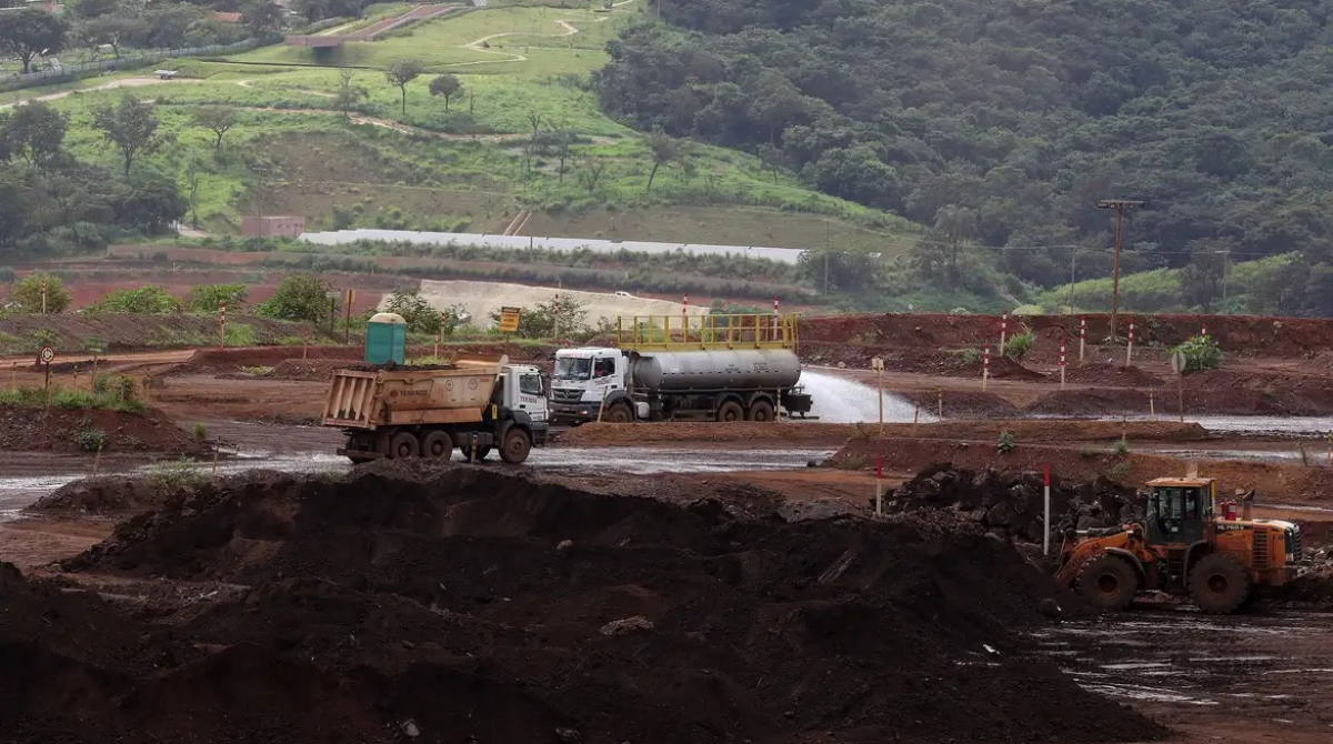 Brumadinho sob rejeitos da barragem