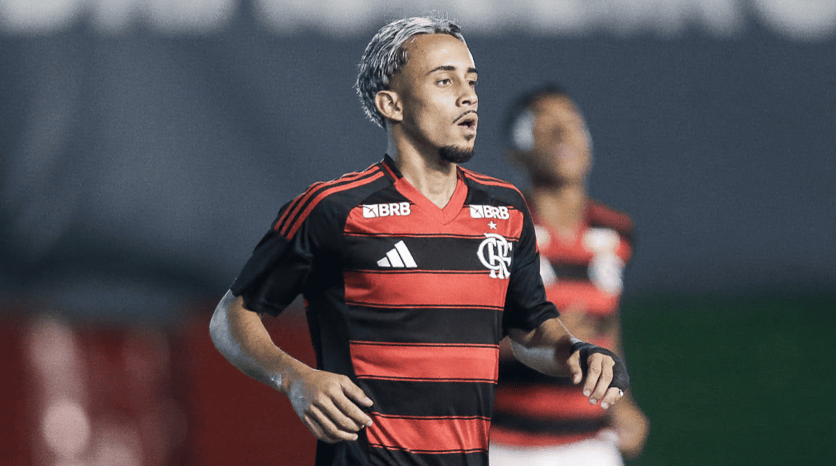 Matheus Gonçalves em ação pelo sub-20 do Flamengo
